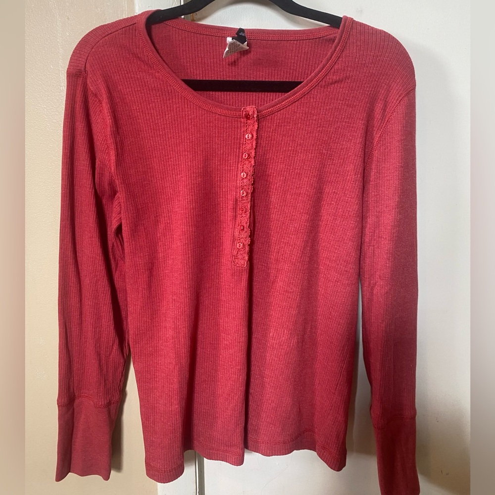 Pink, long sleeve, button up top. Size XL